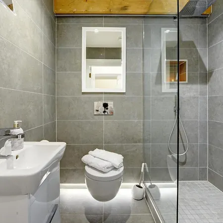 Loft 11 - Unique With Stunning Views הרוגייט