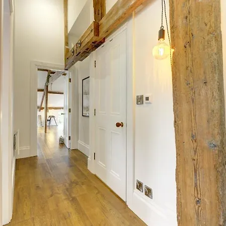 Loft 11 - Unique With Stunning Views דירה הרוגייט